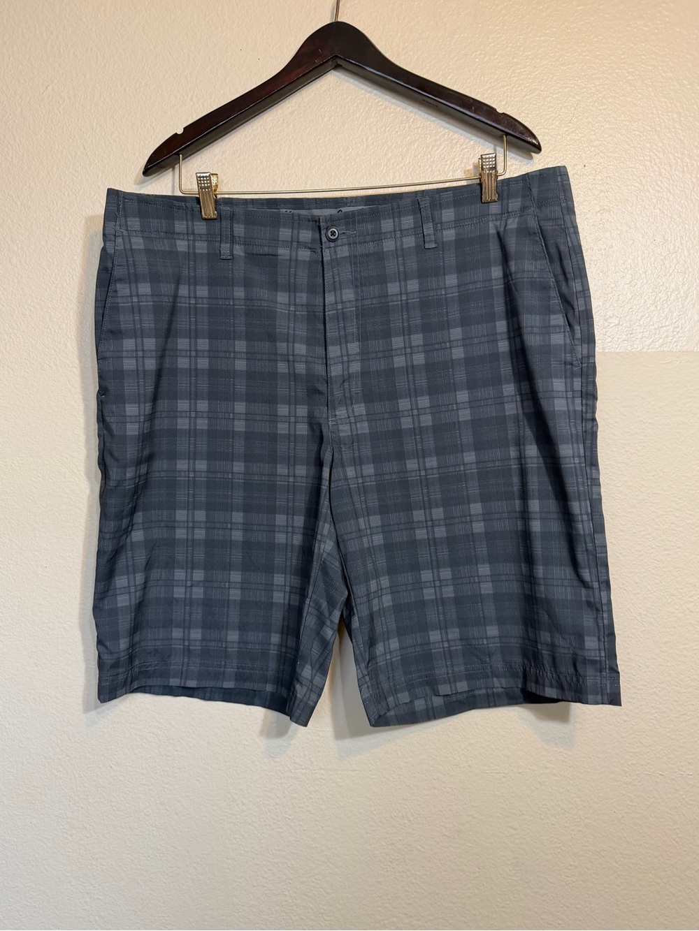 Ben Hogan Men's Plaid Performance Shorts 38 - Gray
